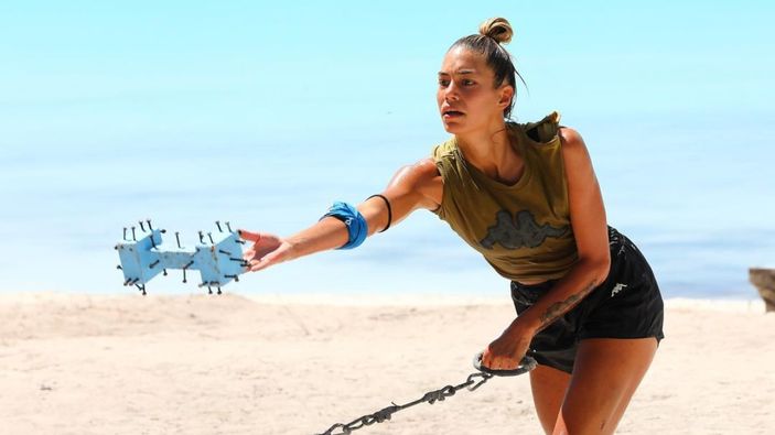 Survivor Asena leopar mayosuyla poz verdi