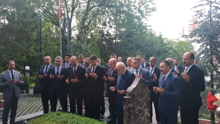 Devlet Bahçeli'den Alparslan Türkeş'in kabrine ziyaret