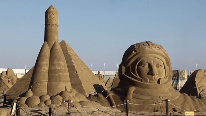 Antalya'da 'uzay macerası' temalı heykel festivali devam ediyor