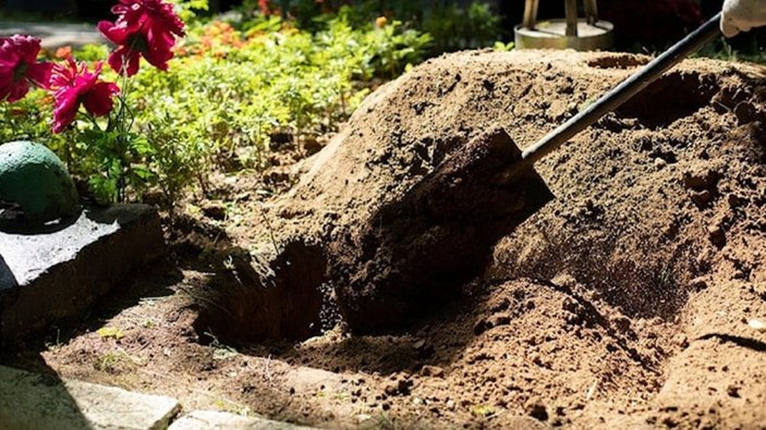 Kanada'daki yatılı bir kilise okulunun alanında 88 kayıtsız mezar bulundu