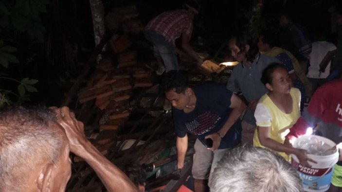 Endonezya'da 6.4'lk deprem! 1 l 9 yaral