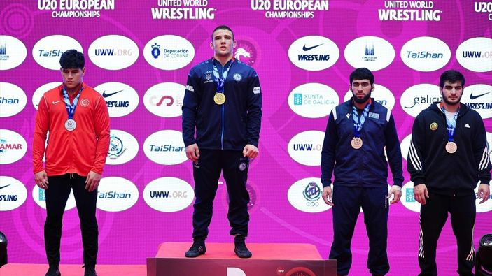 Milli güreşçiler, 20 Yaş Altı Avrupa Şampiyonası'nda 3 madalya kazandı