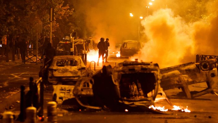 Fransa'da sular durulmuyor! Terör örgütü YPG isyana destek verdi