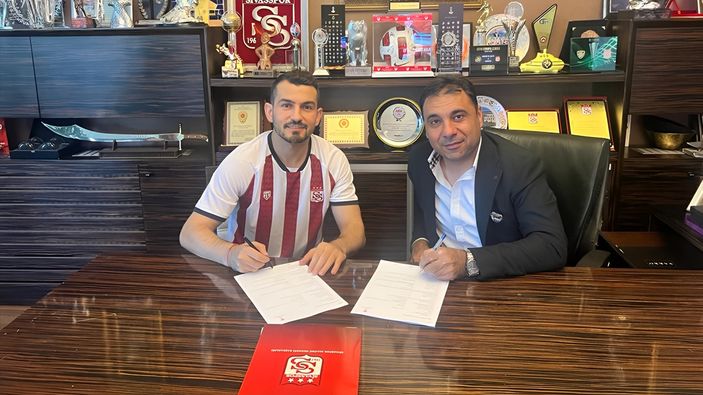 Sivasspor, Emrah Başsan'ı renklerine bağladı