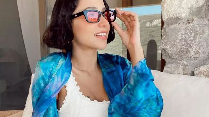 Zeynep Bastık bikinili pozlarını paylaştı