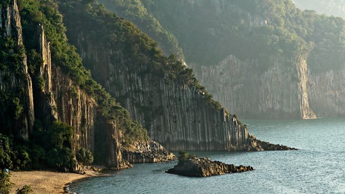 Bartın'ın doğa harikası! Deniz üstündeki lav sütunlarının olağanüstü görüntüsü...