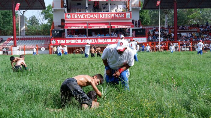 Kırkpınar Yağlı Güreşleri başladı
