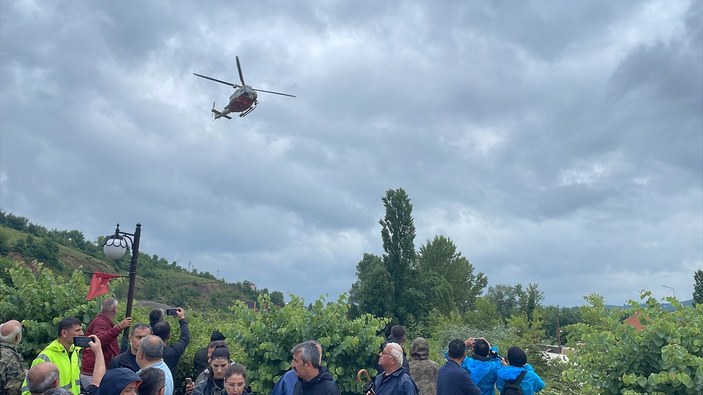 Bartın'da selde mahsur kalanlar helikopterle kurtarıldı