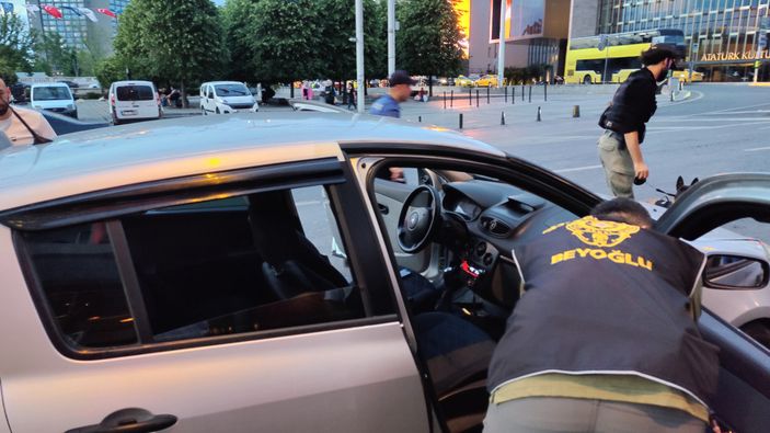 İstanbul'da eş zamanlı denetim: Araçlar durduruldu, sürücüler sorgulandı
