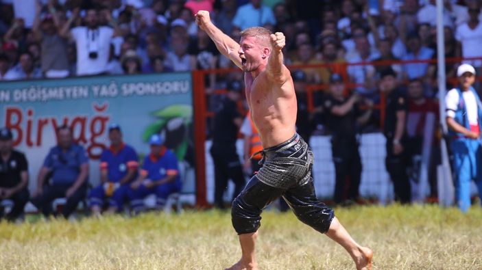 Tarihi Kırkpınar Yağlı Güreşleri'nde finalistler belli oldu