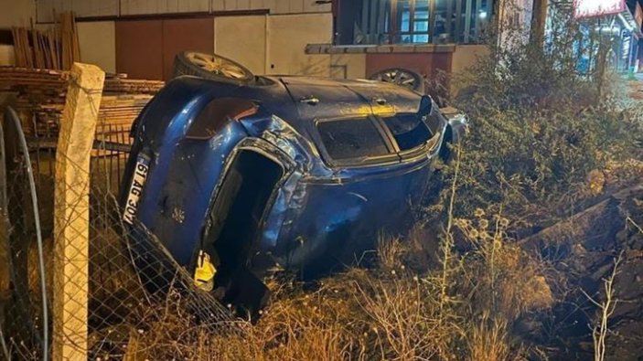 Elazığ'da bahçeye yuvarlanan otomobilde 1 kişi yaralandı