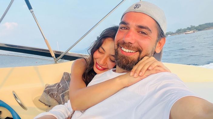 Neslihan Atagül ve Kadir Doğulu'nun yıl dönümü kutlaması