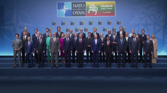 NATO Liderler Zİrvesi'nden aile fotoğrafı
