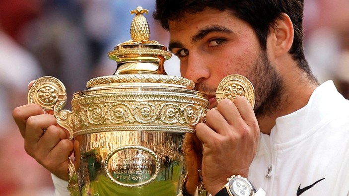 Djokovic'i yenen genç Alcaraz, Wimbledon'da ilk kez şampiyon