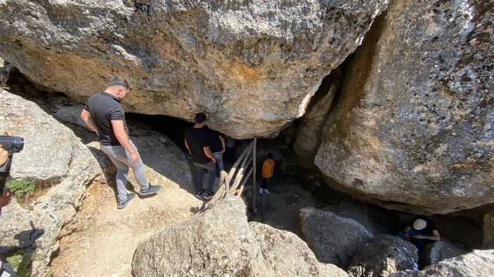 Elazığ'da sıcaklık rekoru kırılırken bu mağaradaki soğukluğa 5 dakika dayanılmıyor