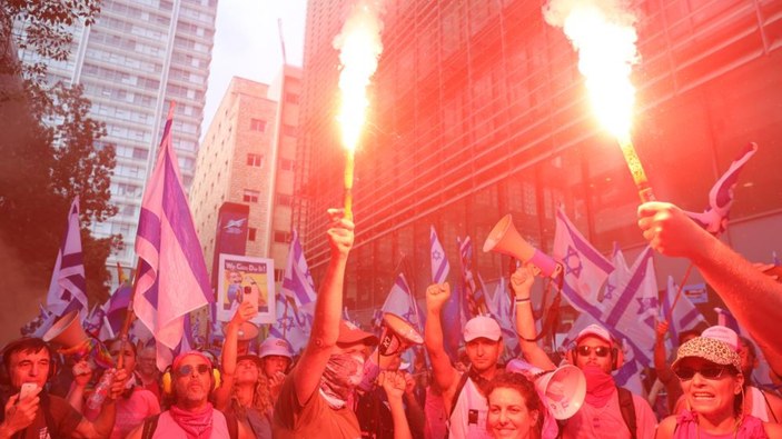 İsrail'de tartışmalı yargı tasarısı protestoları artarak devam ediyor