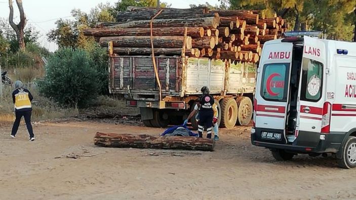 Antalya'da ba��na tomruk d��en adam ya�am�n� yitirdi