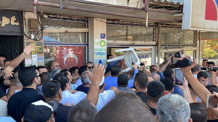 Aydın'da CHP delege seçimlerinde gerginlik: Sandalyeler havada uçuştu