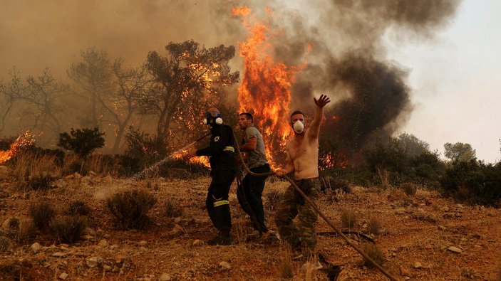Yangınlar devam ederken Yunanistan'a yeni uyarı: 45 dereceyi görebilir