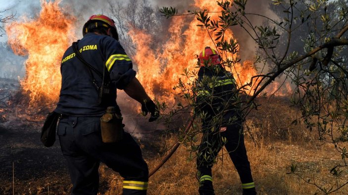 Rodos’taki orman yangını 6 gündür devam ediyor: 19 bin kişi tahliye edildi