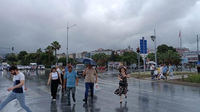 Meteoroloji uyardı! Samsun'da sağanak başladı...