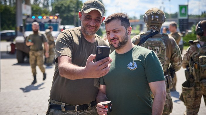 Zelensky'den, Donetsk bölgesindeki askerlere ziyaret