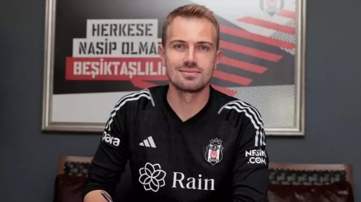 Mert Günok 2 yıl daha Beşiktaş'ta forma giyecek
