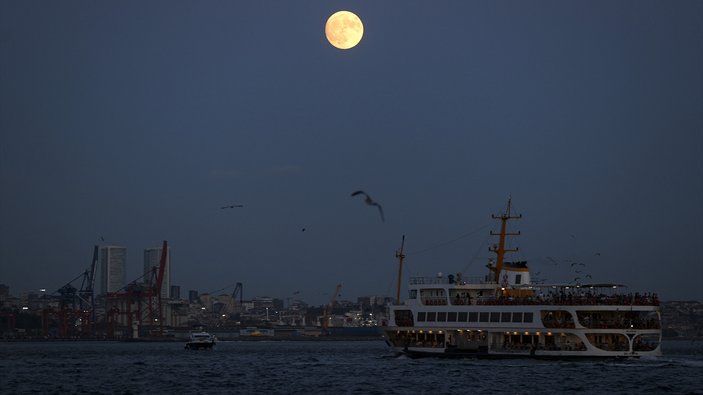 İstanbul'da 'Süper Ay' manzarası mest etti