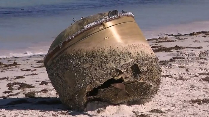 Sahile vuran gizemli nesne roket parçası çıktı