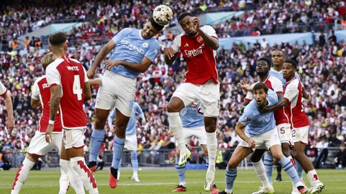 İngiltere'de Süper Kupa'nın sahibi Manchester City'yi penaltılarda geçen Arsenal oldu