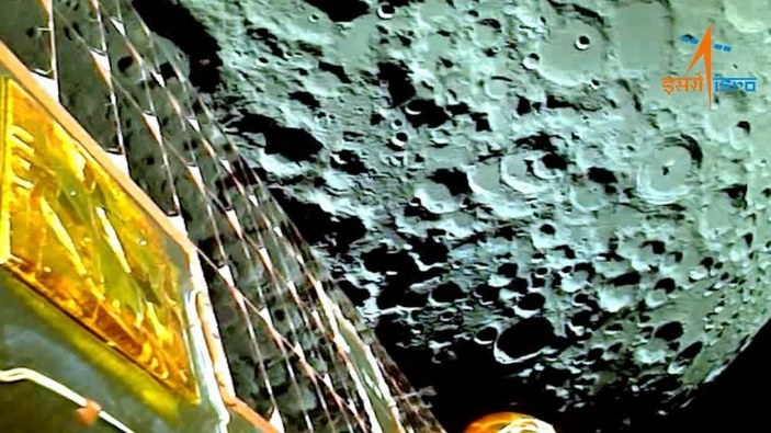 Hindistan uzay aracı Ay'ın yeni fotoğraflarını paylaştı