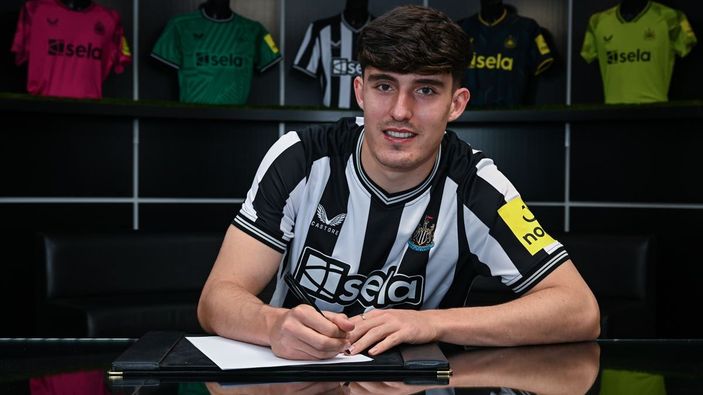 Newcastle United, Valentino Livramento'yu transfer etti