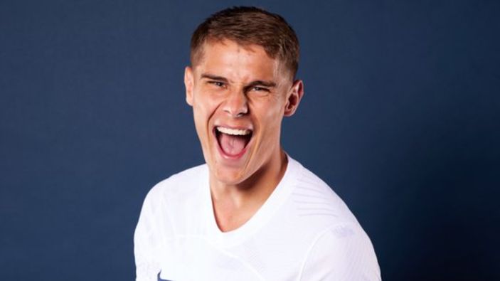 Tottenham, Micky van de Ven'i renklerine bağladı