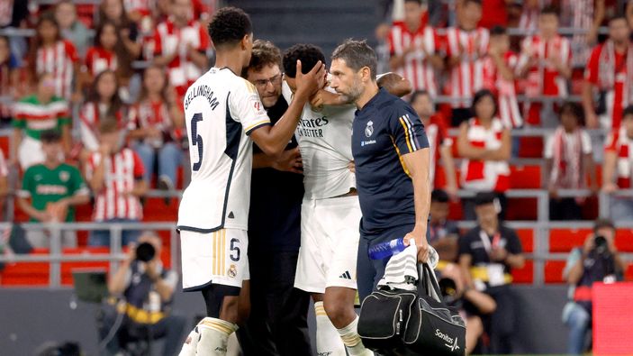 Real Madrid'de Eder Militao'nun çapraz bağı koptu