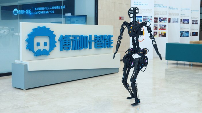 İnsansı robotlar hayatımıza giriyor! Çin seri üretime başladı