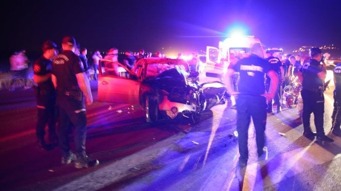 Muş'ta 6 araç zincirleme kazaya karıştı: 3 ölü 8 yaralı