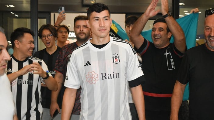 Beşiktaş'ın yeni transferi Bakhtiyor Zaynutdinov, İstanbul'da geldi