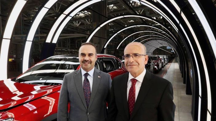 Fatih Kacır, Mehmet Şimşek'e Togg tesislerini gezdirdi