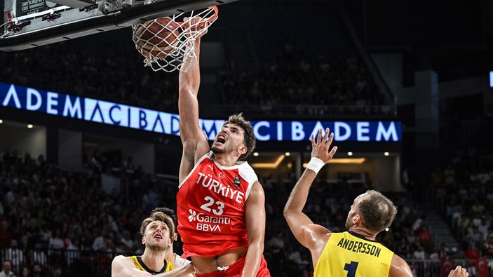 İsveç'i yenen Türkiye, FIBA Olimpiyat yolunda finalde