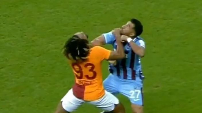 Galatasaray'ın Trabzonspor karşısında penaltı beklediği pozisyon