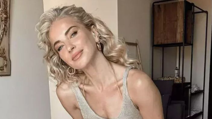 Burcu Esmersoy, mor bikinisiyle büyüledi