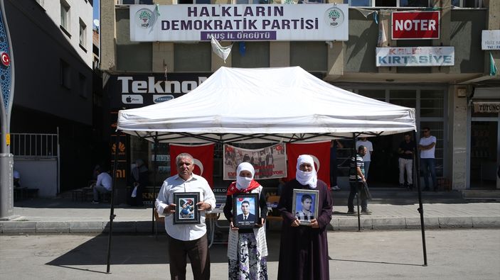 Muş'ta evlat nöbetindeki baba: PKK'ya da HDP'ye de lanet olsun