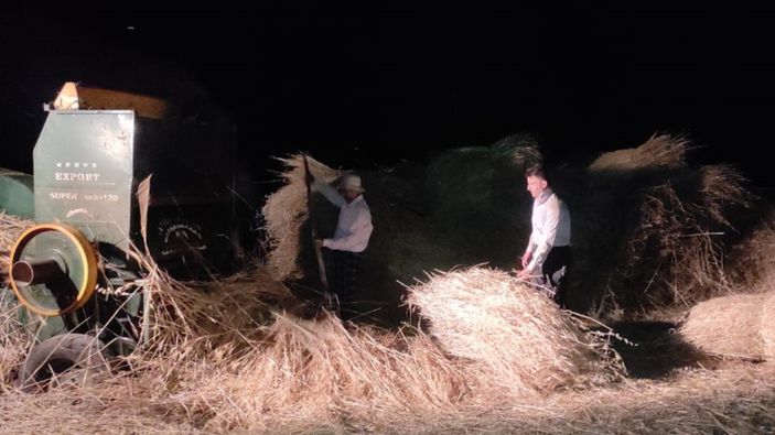 Batman'da kavurucu sıcaklar nedeniyle çiftçiler gece çalışıyor