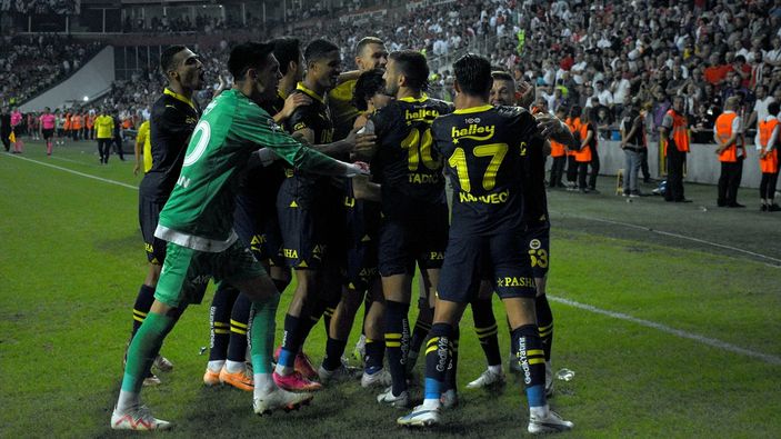 Fenerbahçe - Twente maçının ilk 11'leri