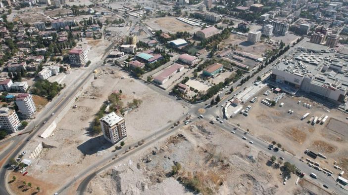 Kahramanmaraş'ta 1400 kişiye mezar olan Ebrar Sitesi’nin enkazı tamamen kaldırıldı