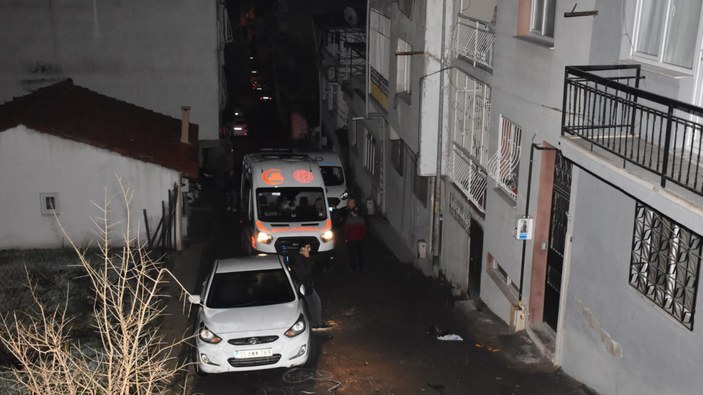İzmir'de evinde bilgisayar oyunu oynayan genç, camdan giren kurşunla yaşamını yitirdi