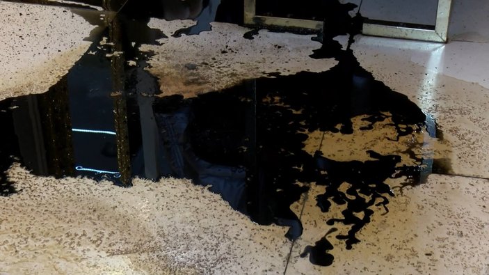 Laleli'de kiracısını çıkarabilmek için tavanı delerek sarımsaklı su döktü