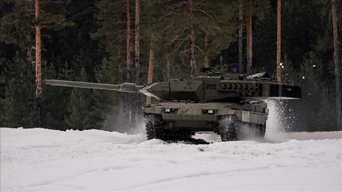 Almanya, Polonya'nın Ukrayna'ya Leopard sevkiyatına izin verdi