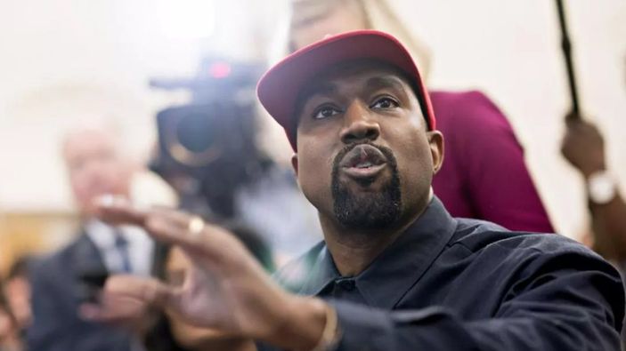 Kanye West, kendini odaya kapattı