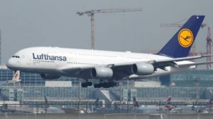 Lufthansa'da grev nedeniyle 1300 uçuş iptal